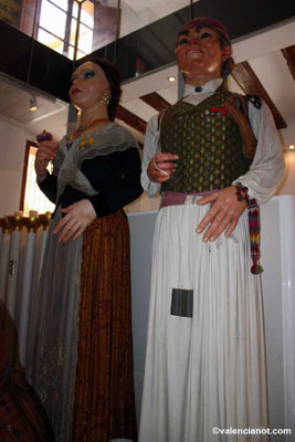 Las figuras de los "gigantes" (conocidas localmente como gegants) se encuentran en exposición permanente en el Museo del Corpus - Casa de las Rocas, ubicado en la Calle Roteros, 8, 46003 Valencia. 