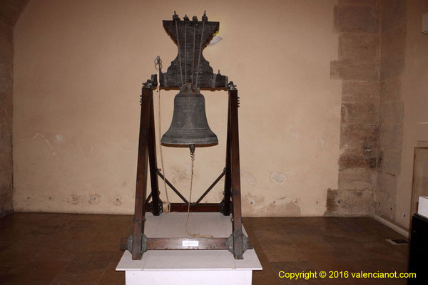 Campana  de San Miguel de los Reyes  “un antiguo Monasterio de los Jerónimos”. Se encuentra a las afueras de la ciudad, en el antiguo camino de Barcelona “hoy Avinguda de la Constitució”.