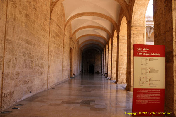 Entrando en San Miguel de los Reyes.