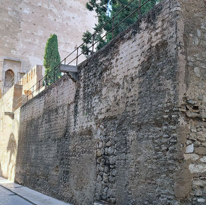 Muralla en el otro lado  las Torres de Quart.