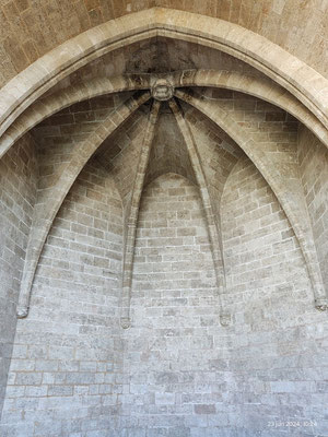 El diseño de techos en crucería refuerza la estructura de cualquier edificio medieval. 