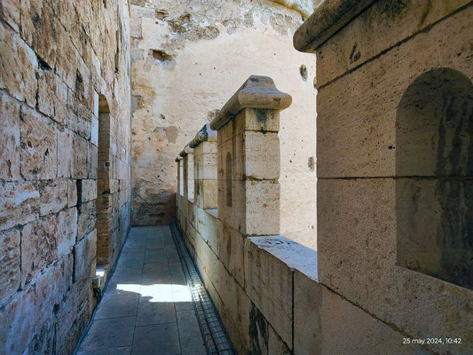 Las Torres de Quart son monumento Histórico y antigua puerta de acceso a la ciudad.