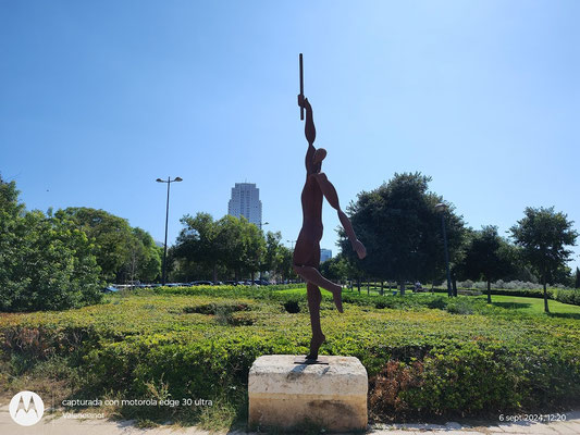  "El Corredor de Fondo", escultura en los Jardines de la Ciudad de las Artes y las Ciencias de valencia (2008).