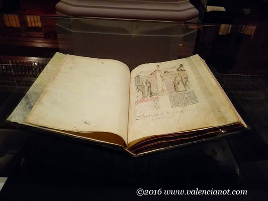 Los libros antiguos nos permite apreciar el arte y la creatividad de la época en la que fueron creados.