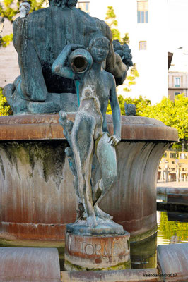 La Acequia de Tormos es una de las ocho acequias principales bajo la jurisdicción del Tribunal de las Aguas de Valencia, la institución milenaria que regula el uso del agua de riego en la huerta de Valencia..