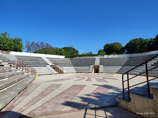 En este auditorio de Benicalap se hacen obras de teatro así como conciertos al aire libre.