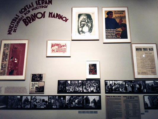 Carteles animando a seguir la lucha y otras imágenes del horror de la guerra. 