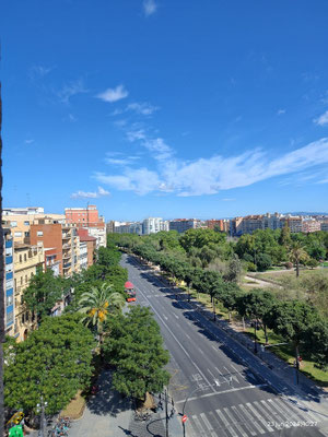 Falta de señalización: A veces se echan en falta más protecciones o avisos de "techo bajo" que eviten estos accidentes en las zonas de paso más angostas.