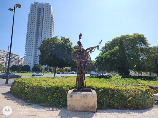  "La Cantante", escultura  en los Jardines de la Ciudad de las Artes y las Ciencias de Valencia (2008).