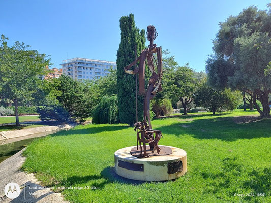 "El Pastor", escultura de Lucas Karrvaz, Jardines de la Ciudad de las Artes y las Ciencias de Valencia (2008).