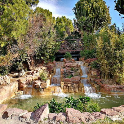 El parque de Benicalap es un bonito parque con estanques y cascadas situado a poca distancia del centro de Valencia.
