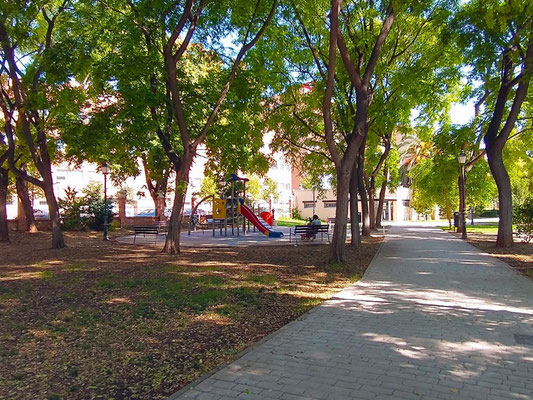  Parque infantil al lado de los Pavos Reales