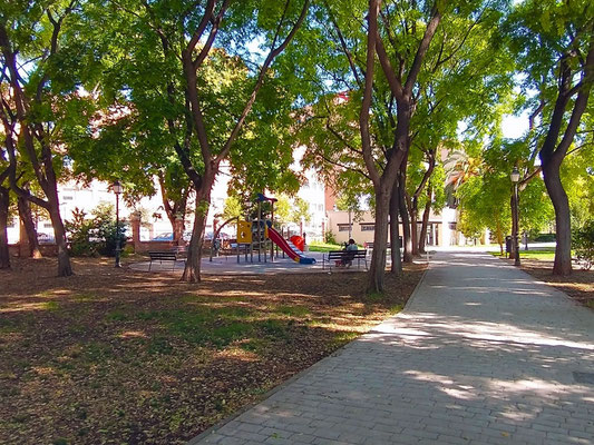 Un parque infantil al lado de los Pavos Reales en Viveros.