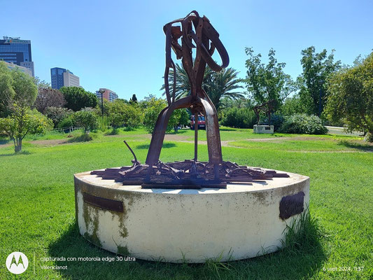 "Título desconocido", escultura en los Jardines de la Ciudad de las Artes y las Ciencias de Valencia (2008).