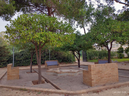 Cada detalle cuenta en estos hermosos jardines del Parque Benicalap y sentarse para relajarse es importante para nuestra salud.