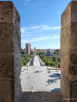 Vista del Puente de Serranos desde lo más alto de las torres.