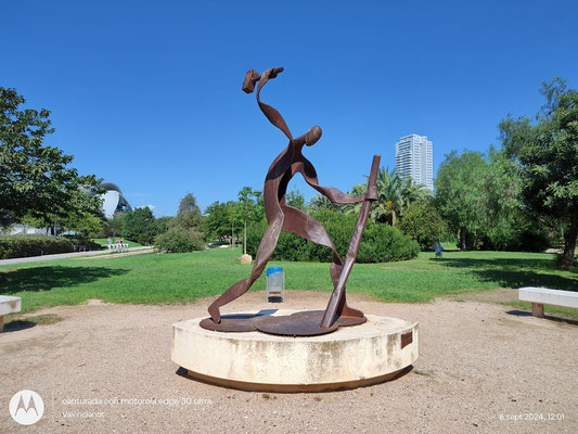 "El Forjador", escultura de  Antonio Marí Sart, en los Jardines de la Ciudad de las Artes y las Ciencias de Valencia (2008).