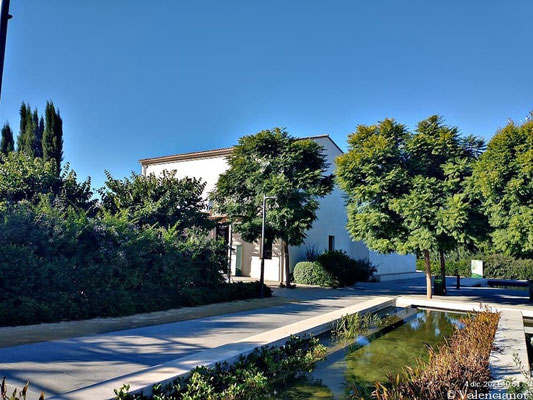 La Plaza de la Alquería también se encuentra en la zona de la Huerta Jardín y el Jardín de los Niños. 