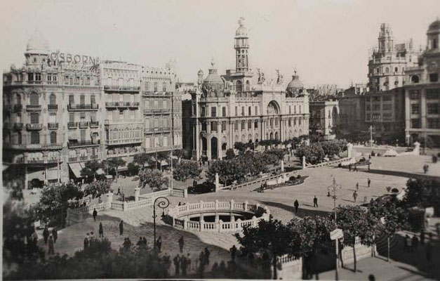 La antigua plaza del Ayuntamiento de Valencia años 30 o 40.