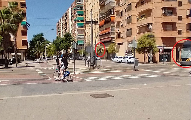 Saltarse un semáforo en un paso a nivel no solo es una infracción de tráfico, sino un delito contra la seguridad vial si se pone en peligro la vida de terceros