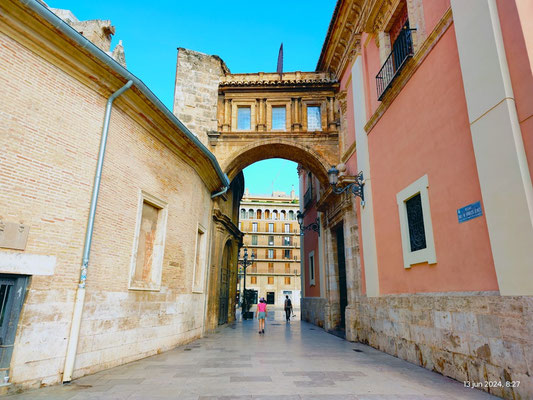 Pasarela que une la Basílica con la Catedral, llamada el 'Arco Novo', construida en 1667.