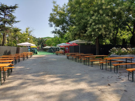 En Viveros  se celebran diferentes eventos musicales  en verano y una feria del libro.