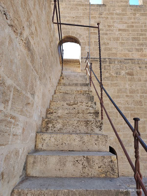 Cualquier tramo de escaleras  dentro de las Torres  de Serranos son peligrosas ya que están muy empinadas, sobre todo cuando hay mucha gente.
