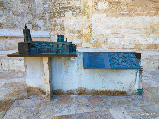 Para que la personas con discapacidad visual puedan conocer  la Catedral  de Valencia en Braille.