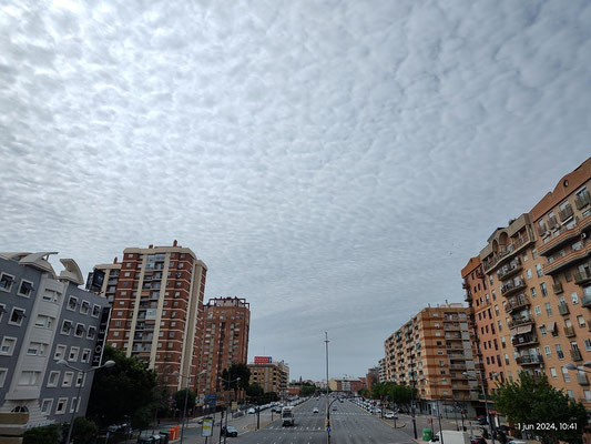 El cielo enladrillado  significa que el tiempo va a cambiar. 