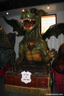 La figura conocida popularmente como el "Dragón de Sant Jordi" se encuentra expuesta en el Museo del Corpus - Casa de las Rocas, ubicado en la Calle Roteros, 8, 46003 València