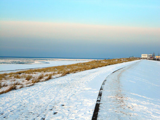 Deich am Weststrand Norderneys