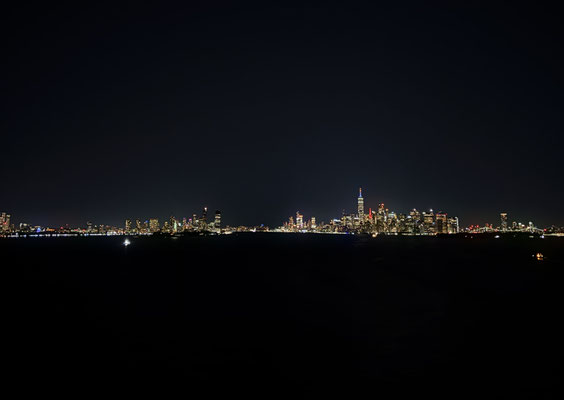 Nächtliche Skyline New Yorks - mit einer Träne im Auge
