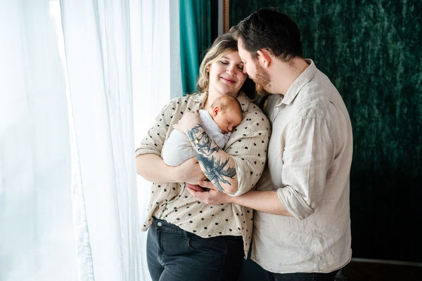 Familie mit Neugeborenem, gemütliches Shooting zuhause, Leipzig