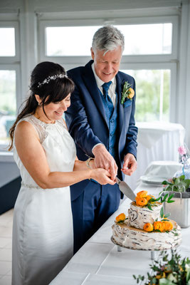 Sektempfang und Hochzeitstorte nach der Trauung in Leipzig und Leipziger Land - Reportagebilder von der Feier