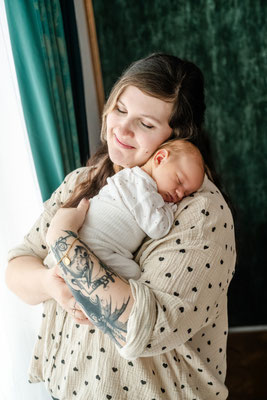 Familie mit Neugeborenem, gemütliches Shooting zuhause, Leipzig