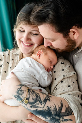 Familie mit Neugeborenem, gemütliches Shooting zuhause, Leipzig