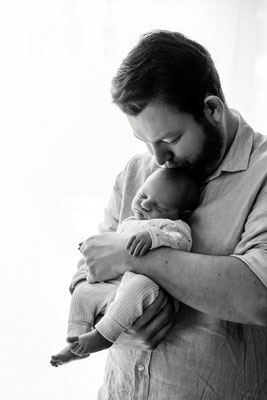 Familie mit Neugeborenem, gemütliches Shooting zuhause, Leipzig