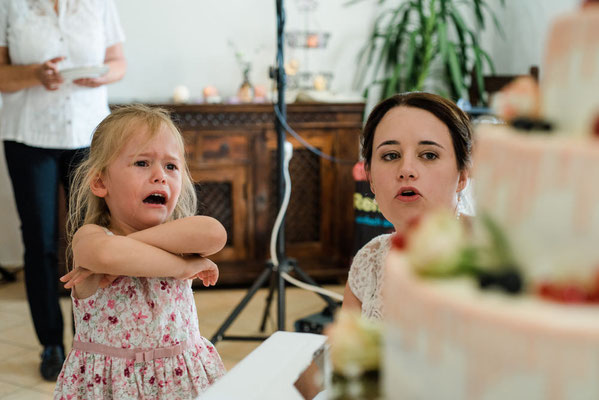 Sektempfang und Hochzeitstorte nach der Trauung in Leipzig und Leipziger Land - Reportagebilder von der Feier