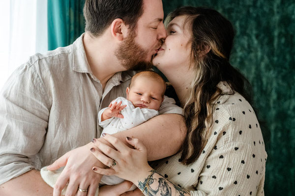 Familie mit Neugeborenem, gemütliches Shooting zuhause, Leipzig