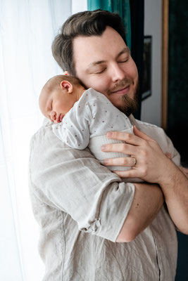 Familie mit Neugeborenem, gemütliches Shooting zuhause, Leipzig