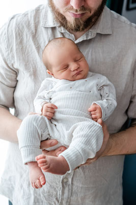 Familie mit Neugeborenem, gemütliches Shooting zuhause, Leipzig