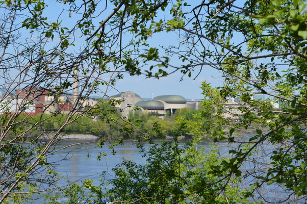 Vue du Musée canadien de l'Histoire, située dans la ville voisine de Gatineau, au Québec