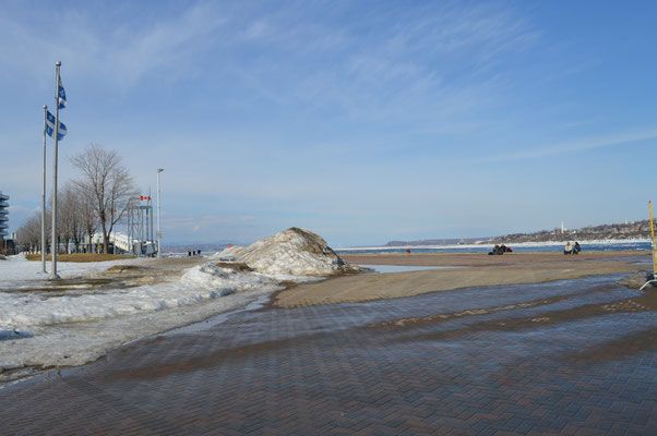 Promenade en bordure du fleuve