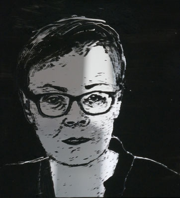 Barbara, schwarze Acrylfarbe auf Spiegel, gekratzt, 15x15 cm (2020)