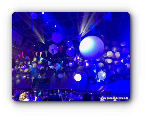 Toll angestrahlte Luftballons in Bremen