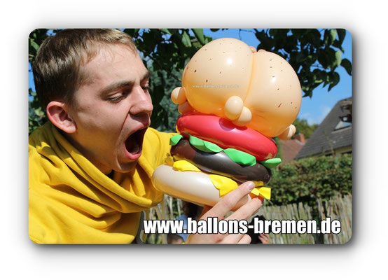 Hamburger aus Luftballon mit Speisegutschein