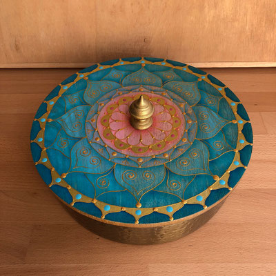 Metalldose "Morgenrot" mit handbemaltem Holzdeckel, Ø ca. 25 cm, ca. 8 cm hoch