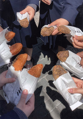 佳作　カレーパンマンズ　浅岡なつき　