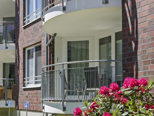 DEr überdachte Balkon der Ferienwohnung Nr. 8 in der "Residenz Hohe Lith" in Cuxhaven Duhnen