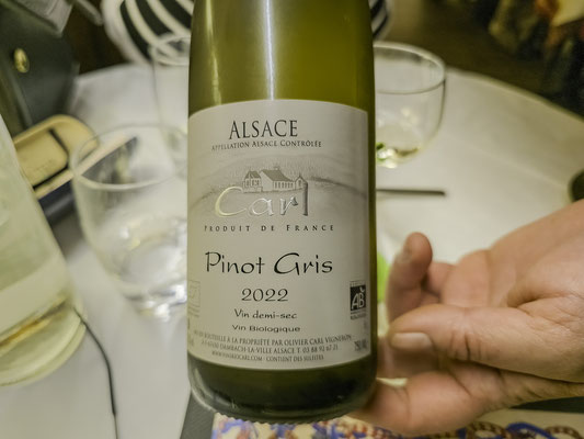 Wein zum Menü in der Taverne Katz in Saverne im Elsass